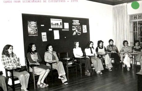 1975 - Curso para Secretárias de Executivos