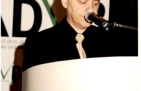 2002 - IV Top Universitário - Prêmio Marco Antonio Piazzetta - Onez