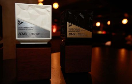 2021 – Premio Personalidades e Zilda Arns – trofeus3_1