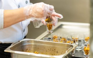 Quando qualidade, segurança e operação não conversam, o risco aumenta na alimentação corporativa