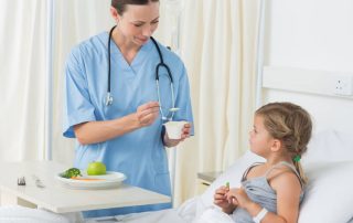 Humanização hospitalar na alimentação: como o cuidado no prato influencia a experiência do paciente