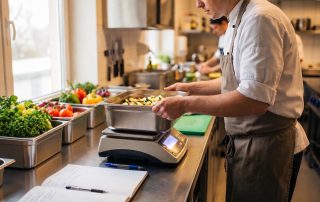 Desperdício de alimentos nas empresas: onde estão as maiores perdas e como reduzi-las
