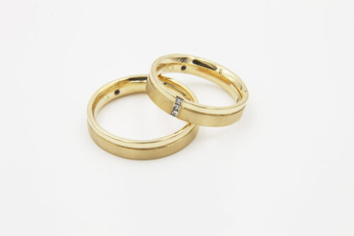 Par de Alianças 5mm Ouro Amarelo Diamantes na Feminina