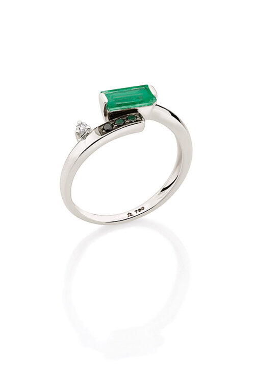 Anel ouro branco, esmeraldas, diamantes brancos e negros.