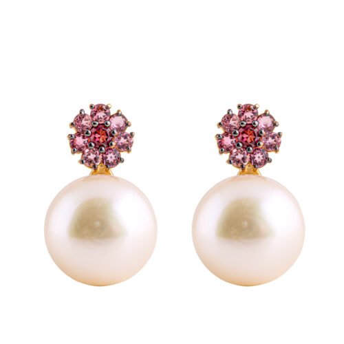 Brinco ouro amarelo flor turmalinas rosa e rodolitas, pérolas botão.