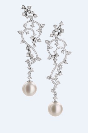 Brinco ouro branco com pérolas biwa e diamantes