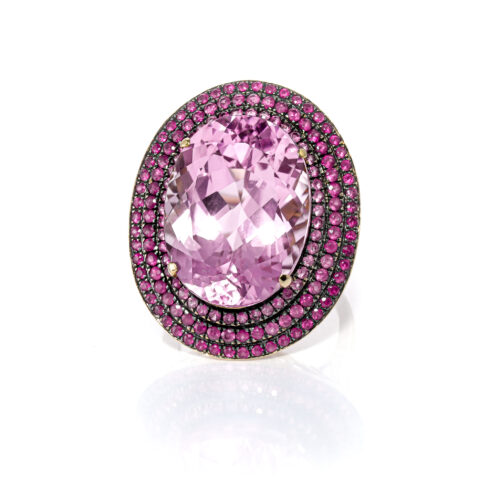 Anel ouro amarelo kunzita oval e rubis laterais