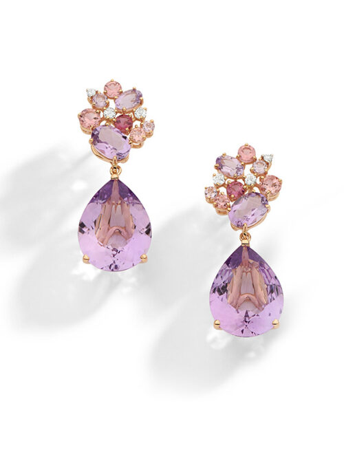 Brinco ouro rosé, base topázios rosa, brancos e diamantes 0,03 ct, gotas ametistas 14,20 ct.